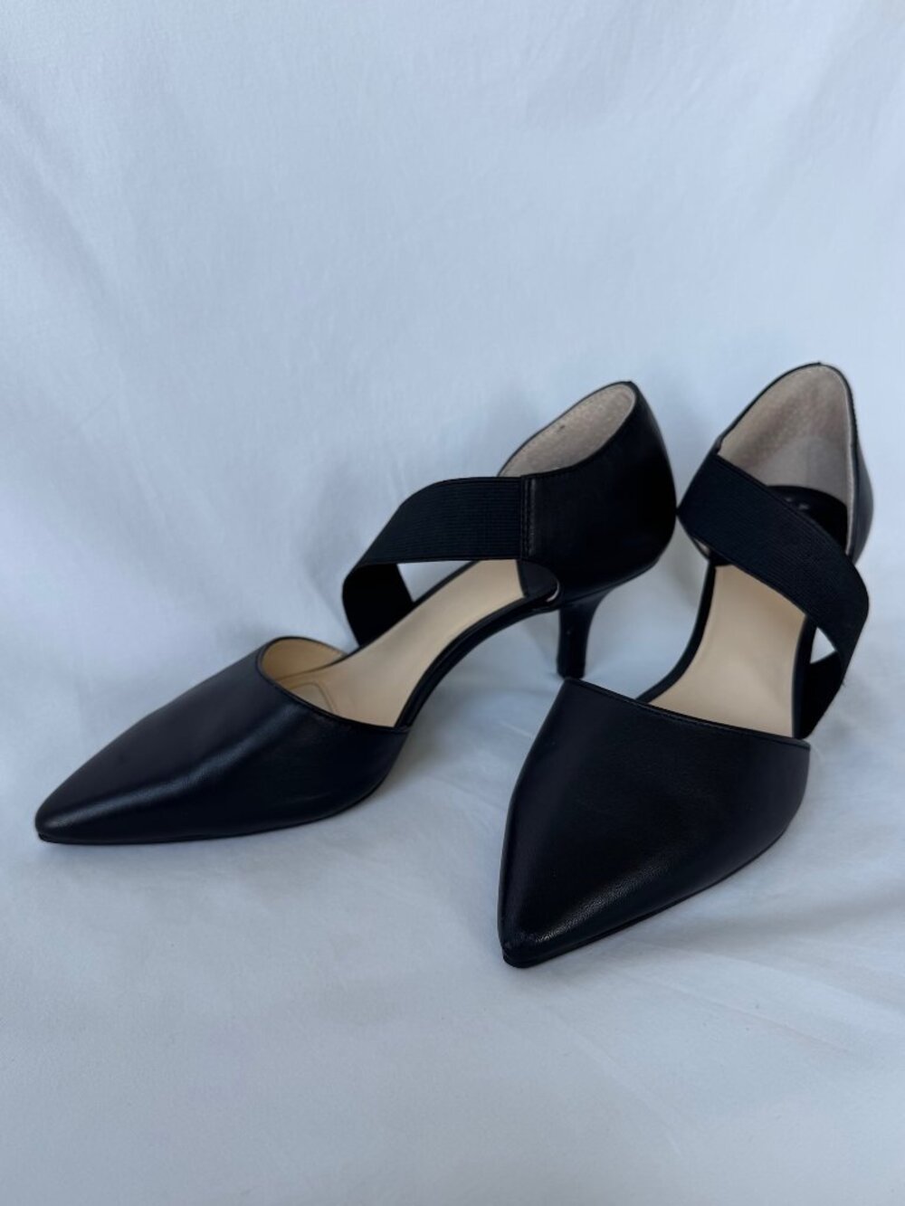 Alex Marie Black Leather Pointed Toe Kitten Heels 7.5M Elastic Strap Pumps